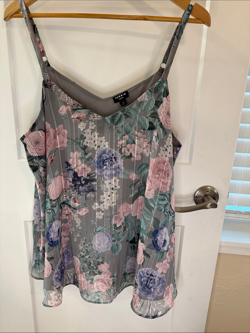 Torrid Gray‎ Floral Spaghetti Strap Cami Pink Lavender Flowers Adjustable Straps